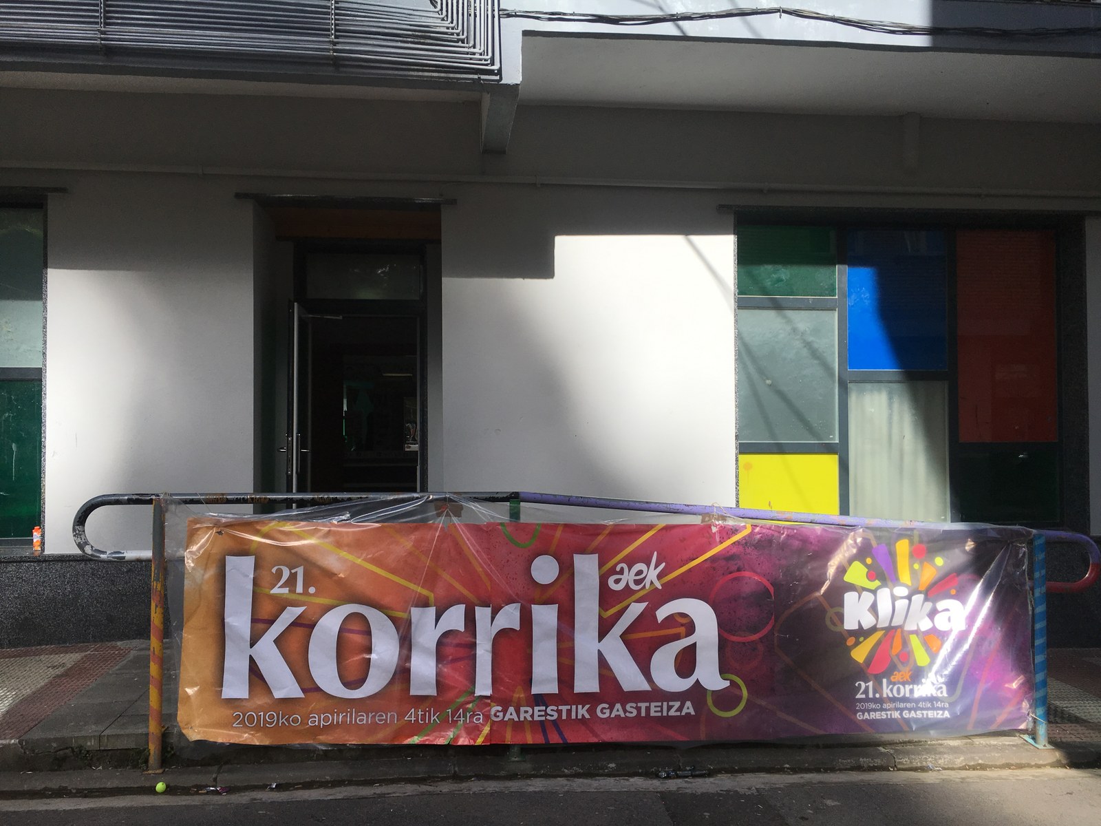 ERDIGUNEN ERE KORRIKAREN ALDE!