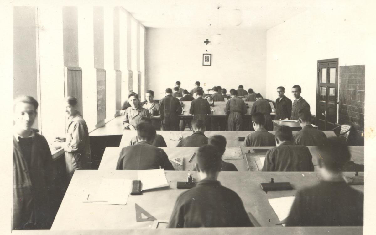 Escuela de aprendices de la Cerrajera en 1941