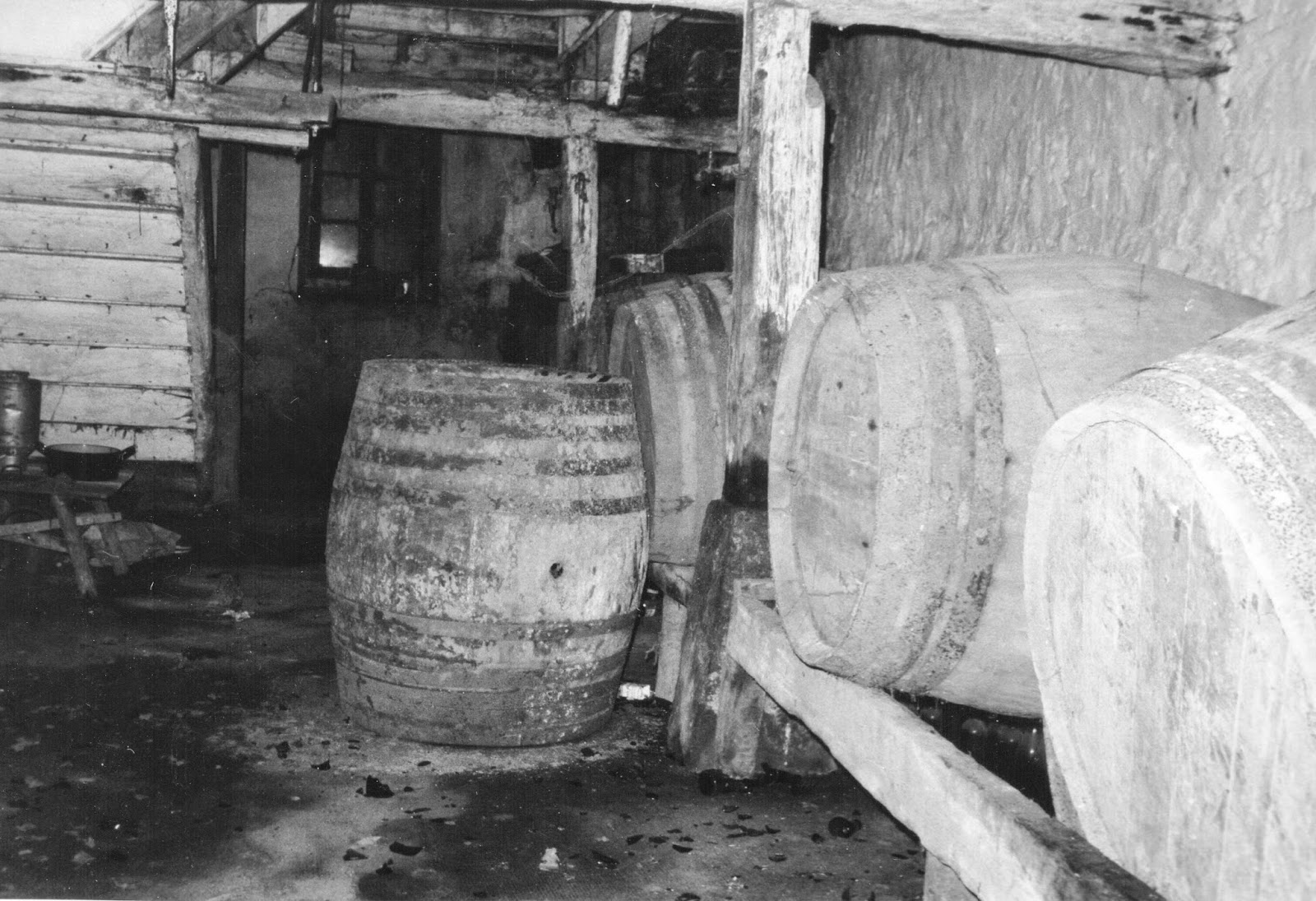 Barricas de sidra en el sótano.