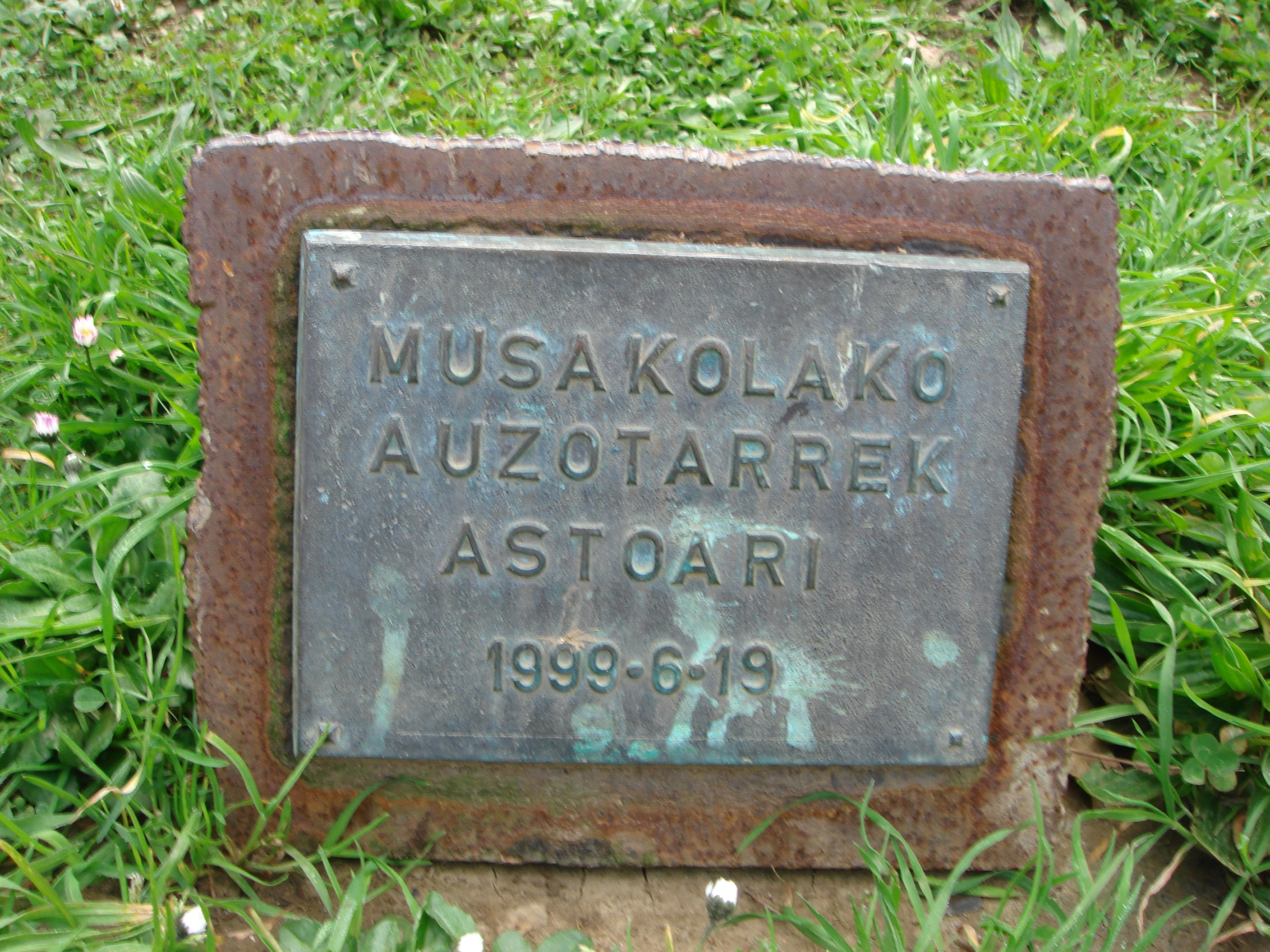 La placa que acompaña al burro