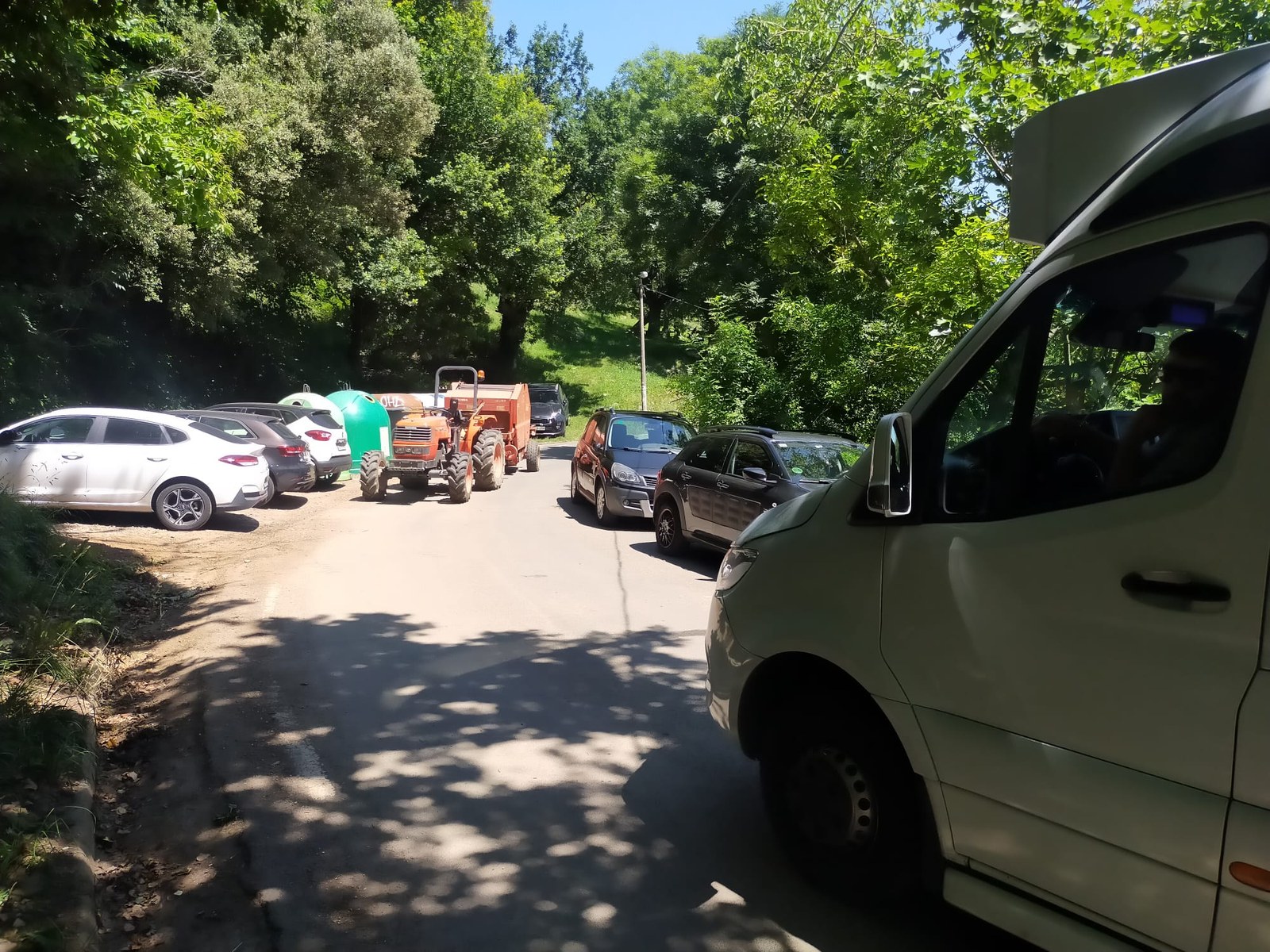 Ante los problemas que genera la congestión de coches en el barrio Udala en época estival, el Ayuntamiento de Arrasate adoptará una serie de medidas preventivas