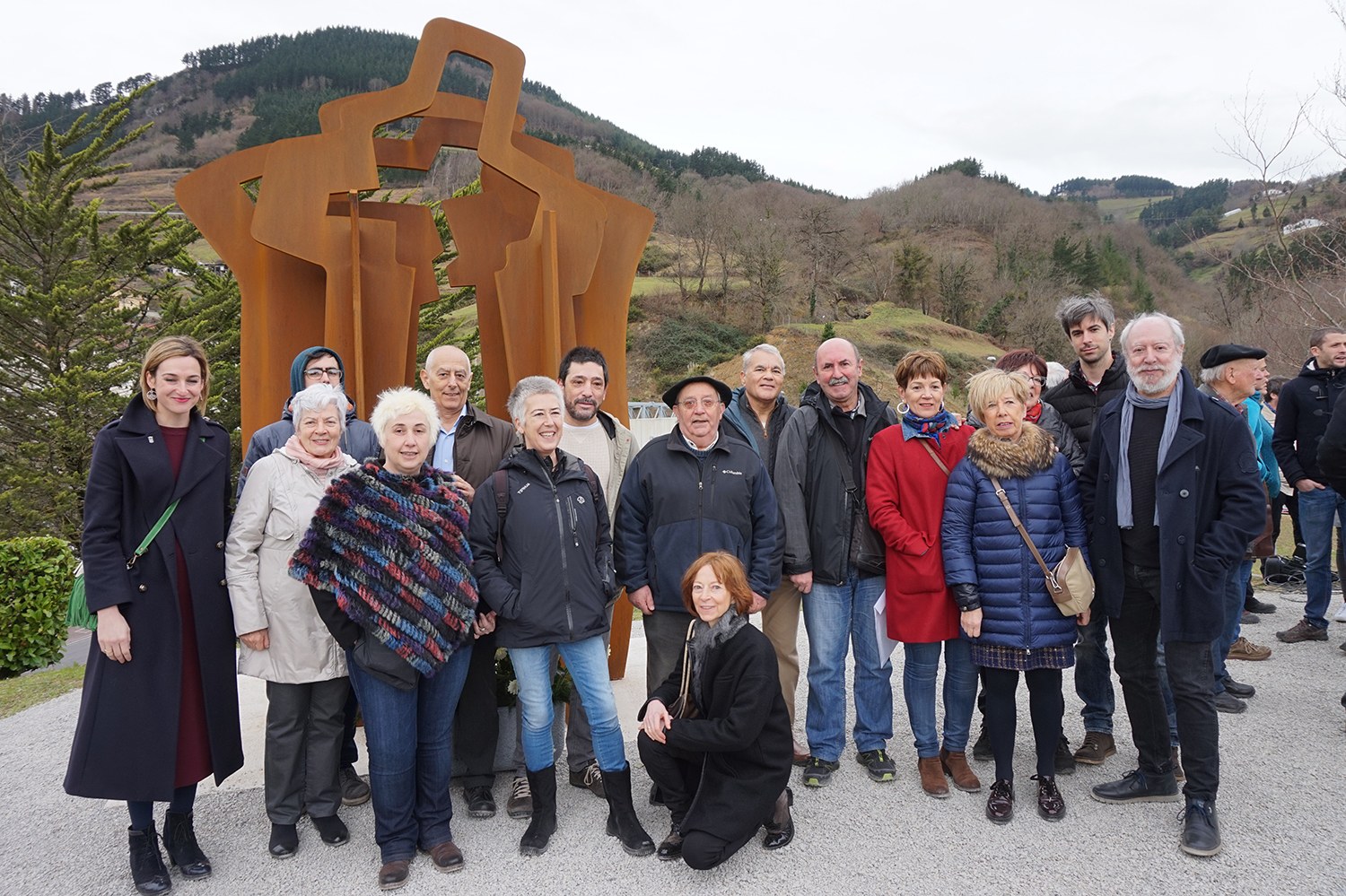 Arrasate participa en la inauguración del Columbario de la Diginidad
