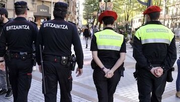 Avance en la colaboración entre la Policía Municipal de Arrasate y la Ertzaintza en beneficio de la seguridad ciudadana