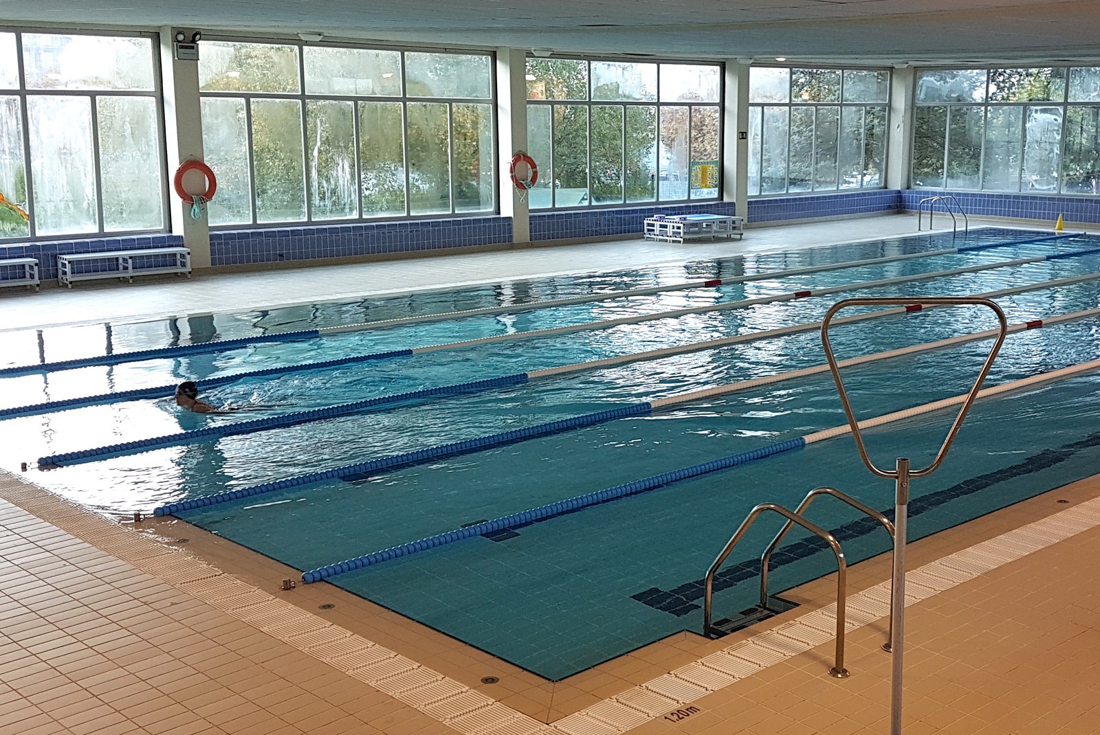 El 28 de enero comenzará la instalación de la cristalera de la piscina del polideportivo de Musakola