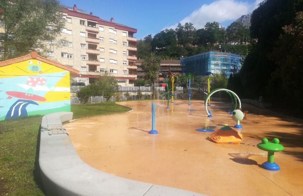El Ayuntamiento de Arrasate abrirá el lunes, 6 de julio, el parque acuático de Santa Bárbara