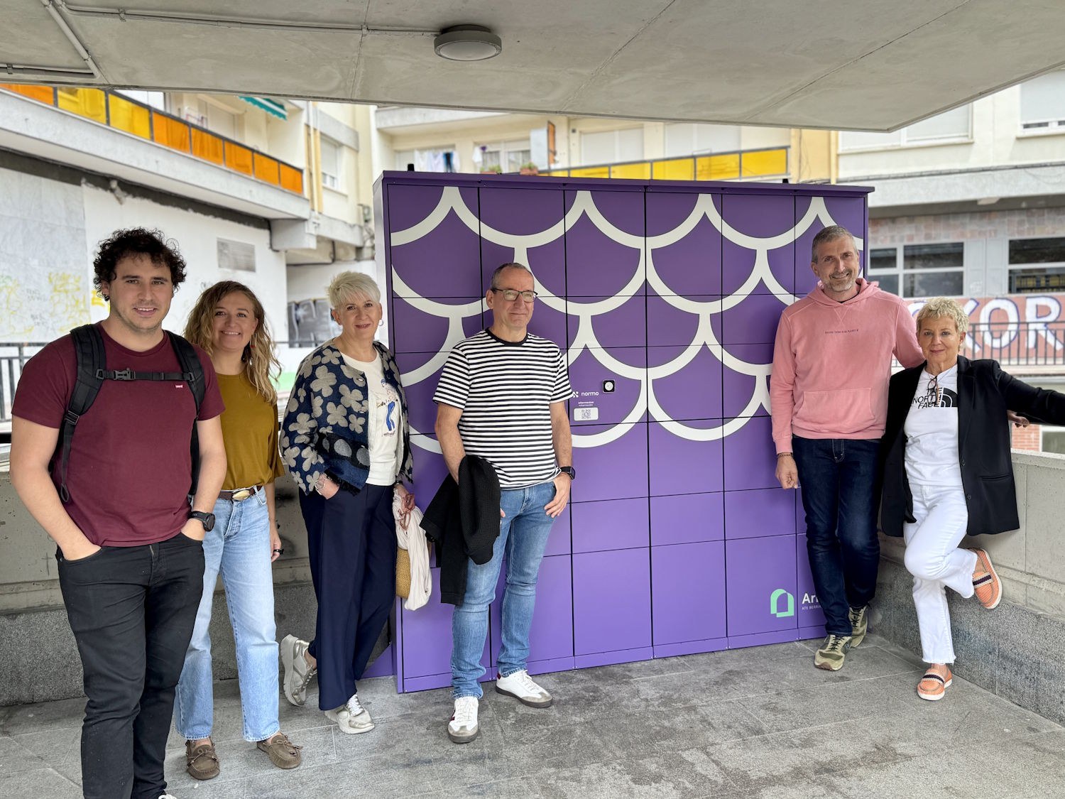El Ayuntamiento de Arrasate pone en marcha la campaña «Abrir las puertas al nuevo comercio» para fomentar el uso de los armarios inteligentes