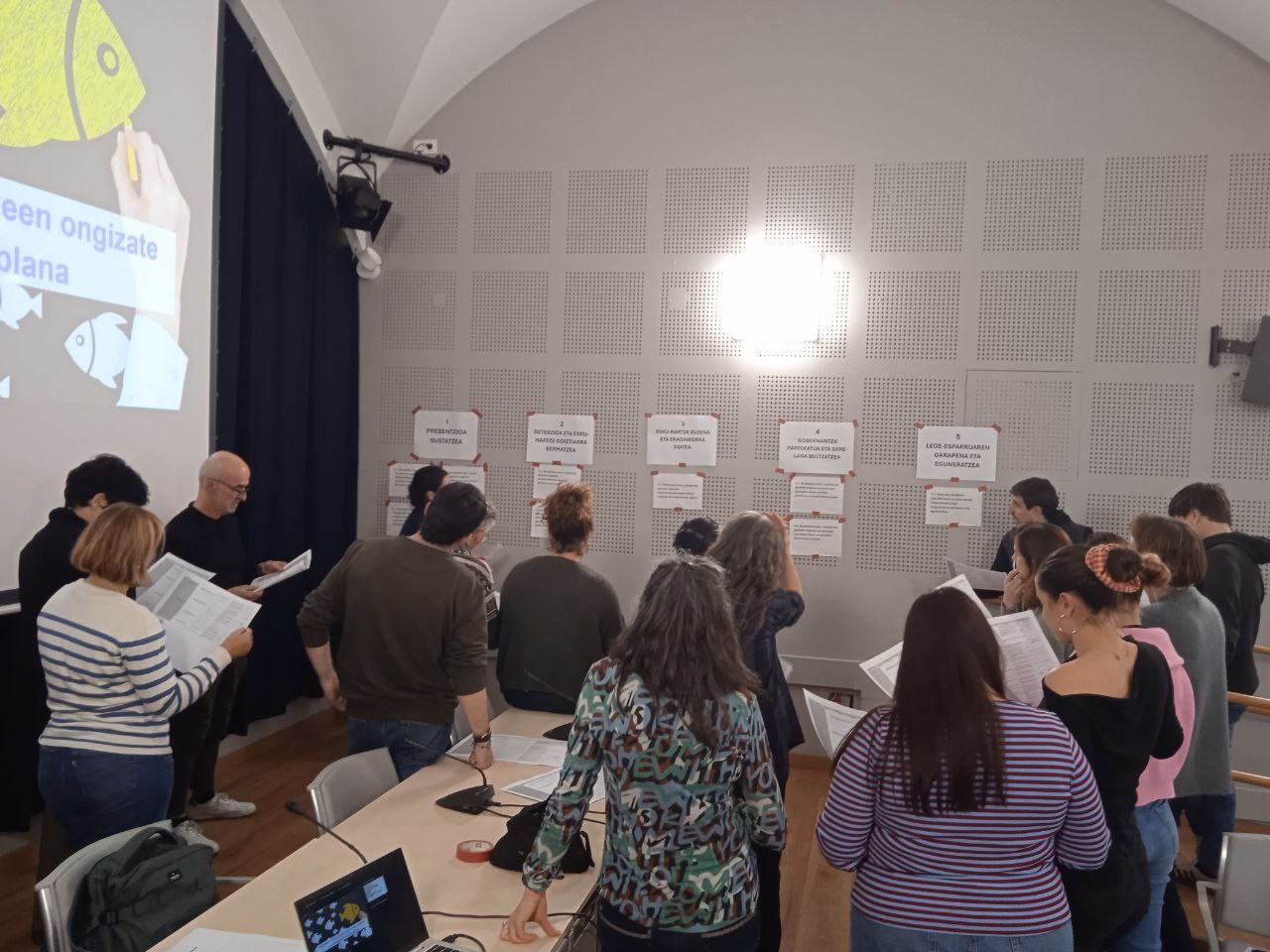 El Ayuntamiento está elaborando un plan de acción para mejorar el bienestar emocional de niños, niñas y adolescentes, en colaboración con diversos agentes
