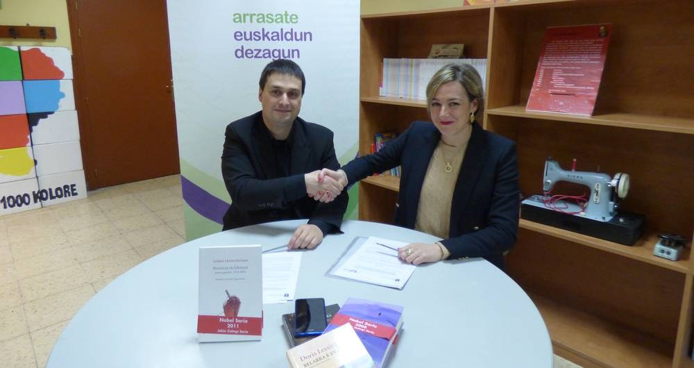 El Ayuntamiento firma un convenio para cuatro años con la asociación AED con el objeto de recuperar la convocatoria de la beca Jokin Zaitegi