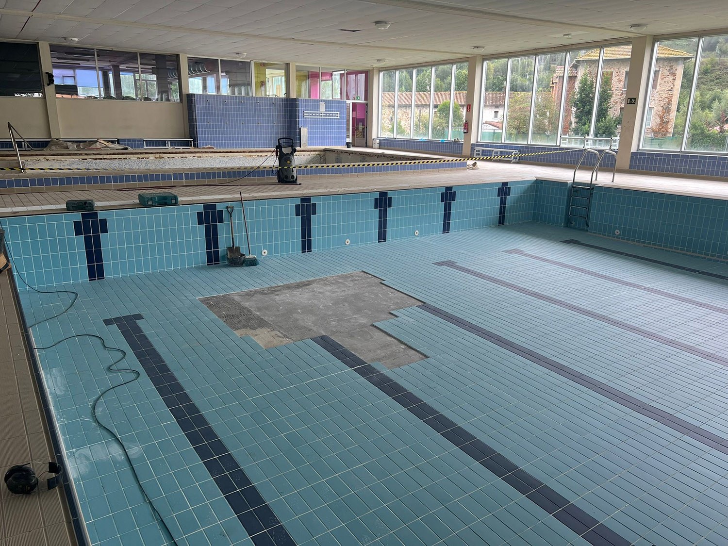 La apertura de las piscinas interiores se retrasa una semana por una avería de última hora