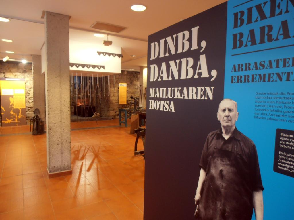 La exposición DINBI, DANBA, MAILUKAREN HOTSA,  cerrada en agosto
