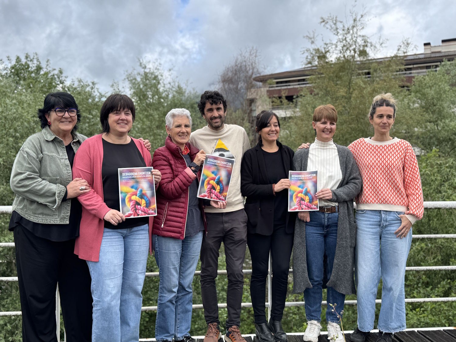 Los ayuntamientos de Debagoiena han presentado el “decálogo para desatar el nudo de la soledad”, una guía práctica que llegará a todos los hogares de la comarca.