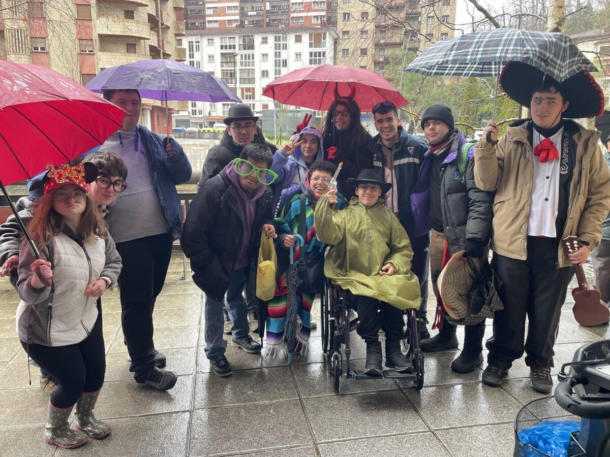 Vuelve a Arrasate el programa 'Bertakoak Dantzan' para reforzar el ocio y la inclusión de adolescentes y jóvenes con diversidad funcional