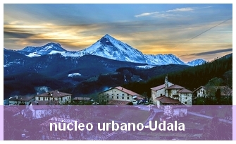 A la fotografía se le ha modificado el color y el tamaño y se le ha agregado texto. Información de la ruta de montaña que une el núcleo urbano de Mondragón y la anteiglesia de Udala.