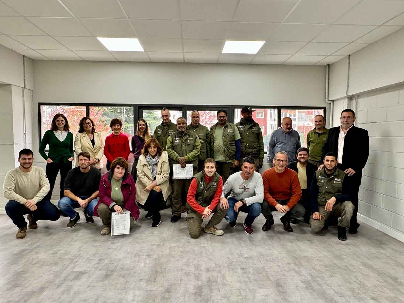 Arrasateko Udalak bultzatutako prestakuntza inklusiboko enplegu proiektuko diplomak banatu dituzte