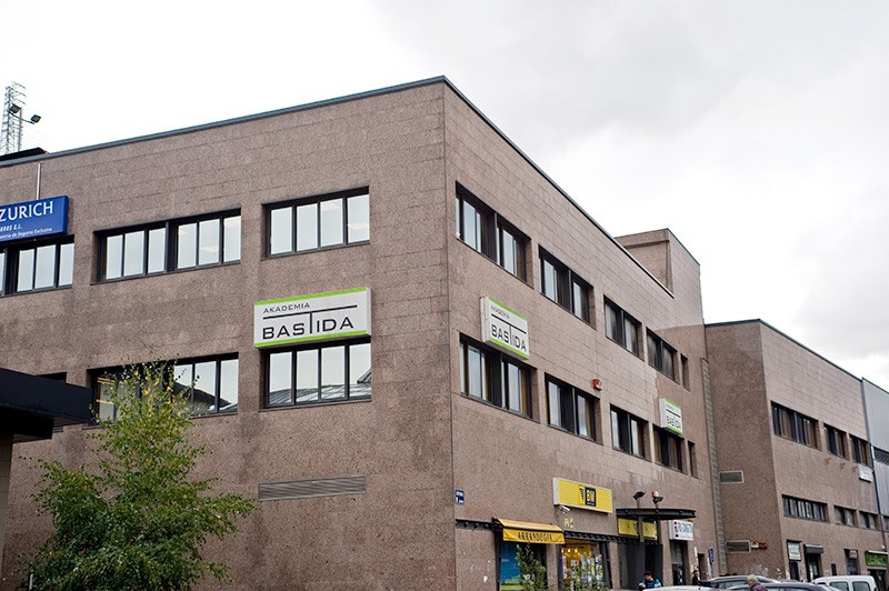 Arrasateko Udalak eta Bastida akademiak formakuntza zentroak hitzarmena izenpetu dute enplegurako kualifikazio ikastaroak antolatzeko