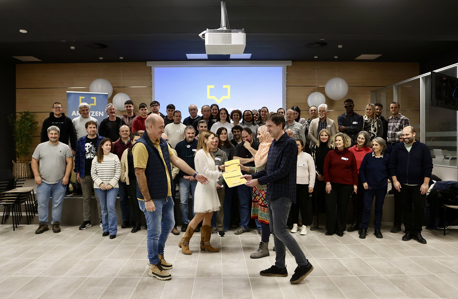 Debagoienean energia kontsumoa murrizteko eta berriztagarriak garatzeko gomendio-sorta aurkeztu du herritarren batzarrak