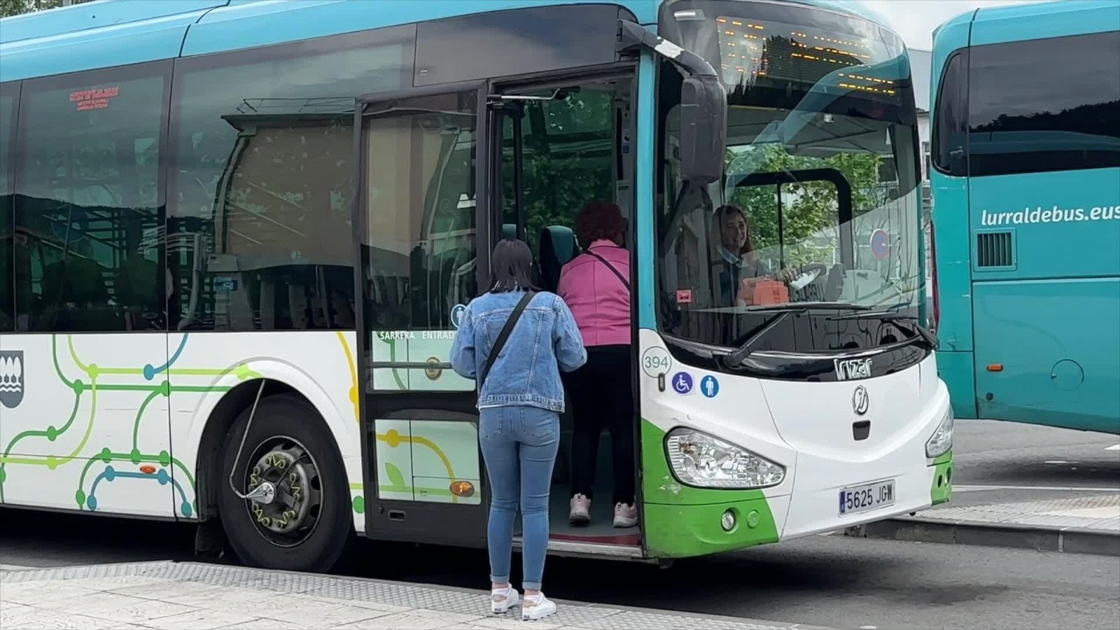 Debagoieneko herriek kalitatezko autobus zerbitzua lortzeko lanean ari dira