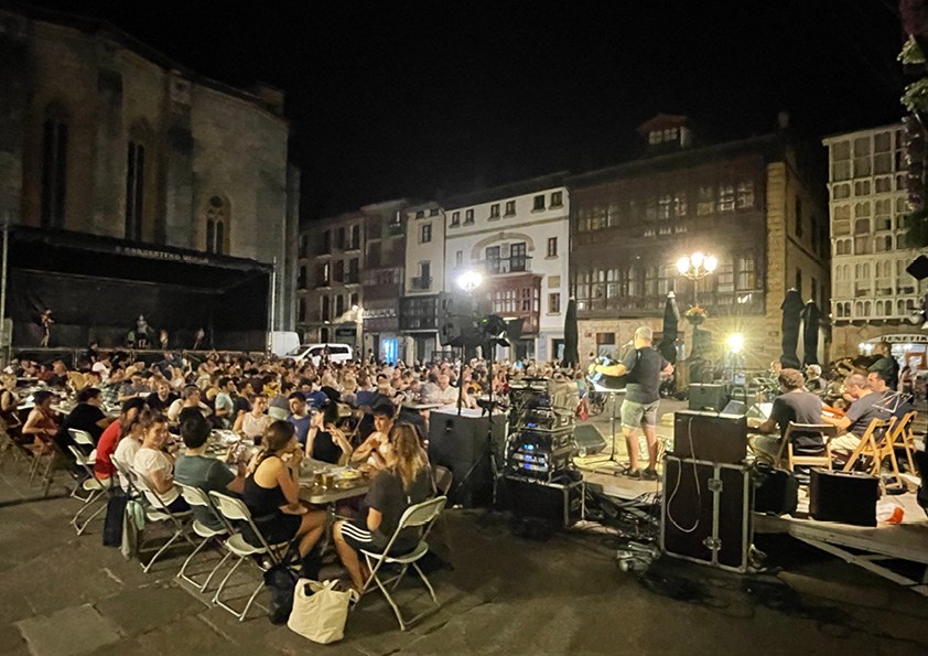 Kantu Afarian eta Zeuk Iñ Zeuk Jan bazkarian plaza gutxi batzuk gehiago eskuragarri