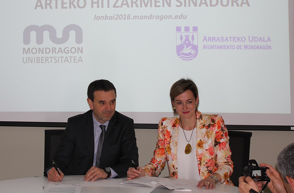 LANBAI IV. enplegu azoka antolatzeko lankidetza hitzarmena sinatu dute Arrasateko Udalak eta Mondragon Unibertsitateak