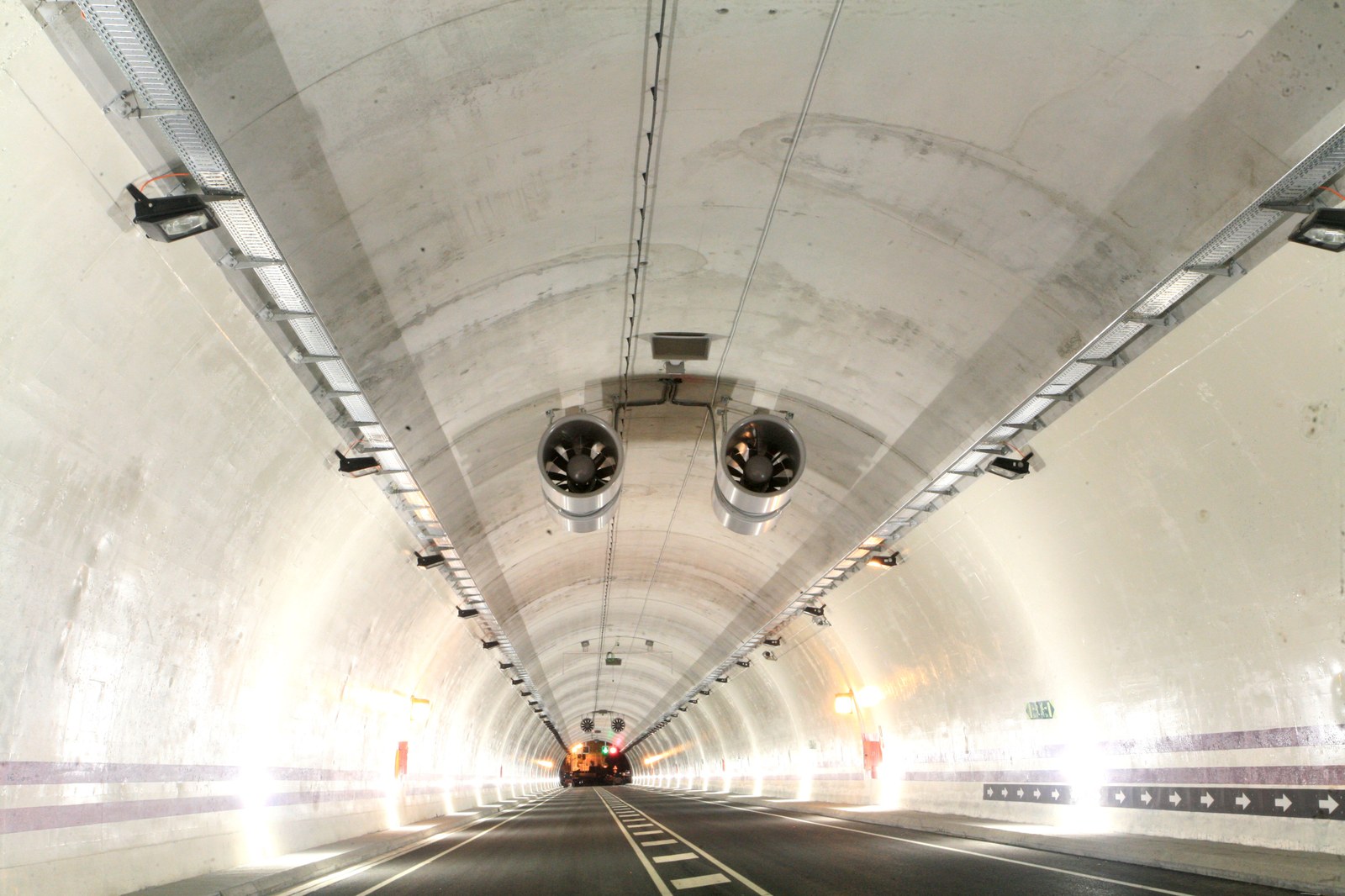 Trafiko mozketak Olandixoko tunelean