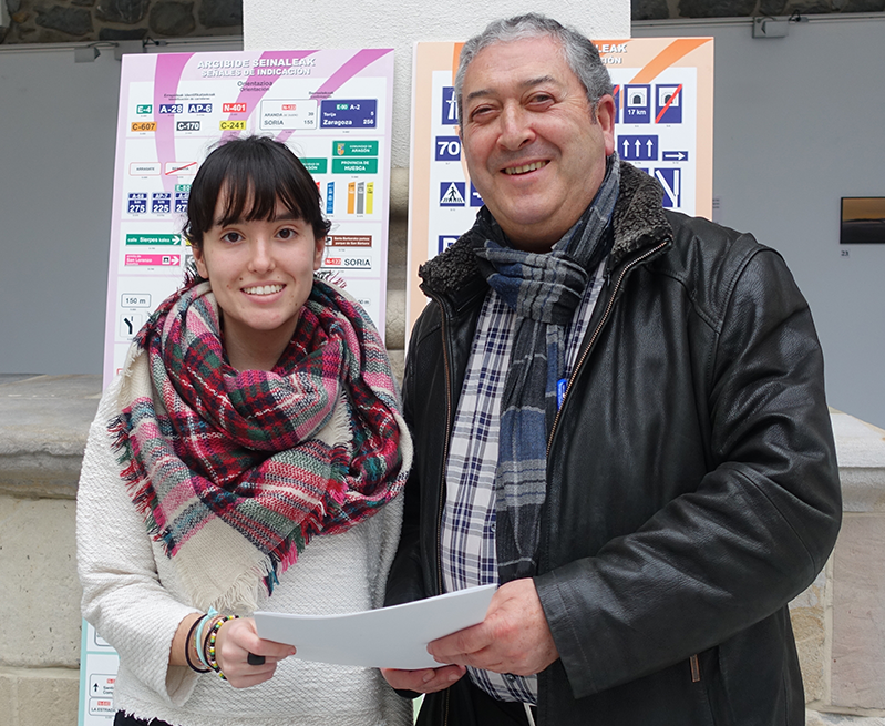Nagore Gomezek 400€ko saria irabazi du gidabaimena euskaraz ateratzeagatik