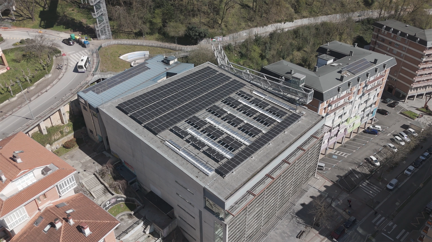 Uarkapeko 246 panel fotovoltaiko berriak energia berriztagarria sortzen hasi dira
