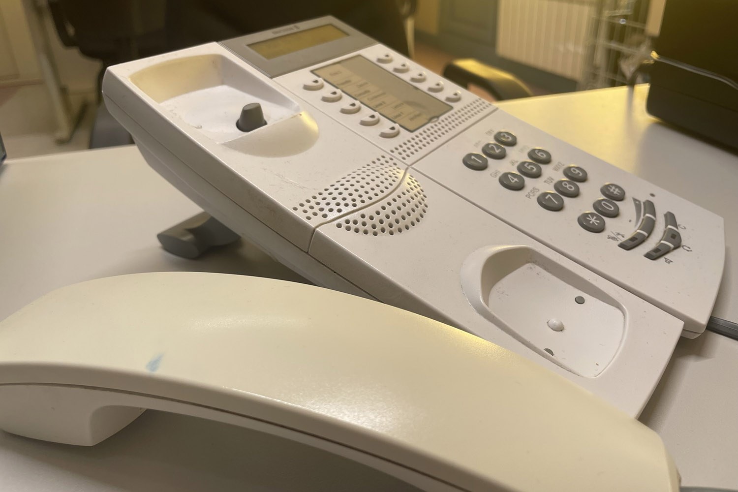 Udaletxeko telefonoa hondatuta