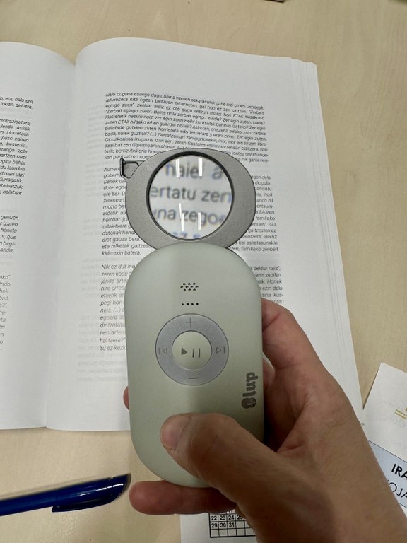 Biblio lupa.jpg Biblio lupa.jpg