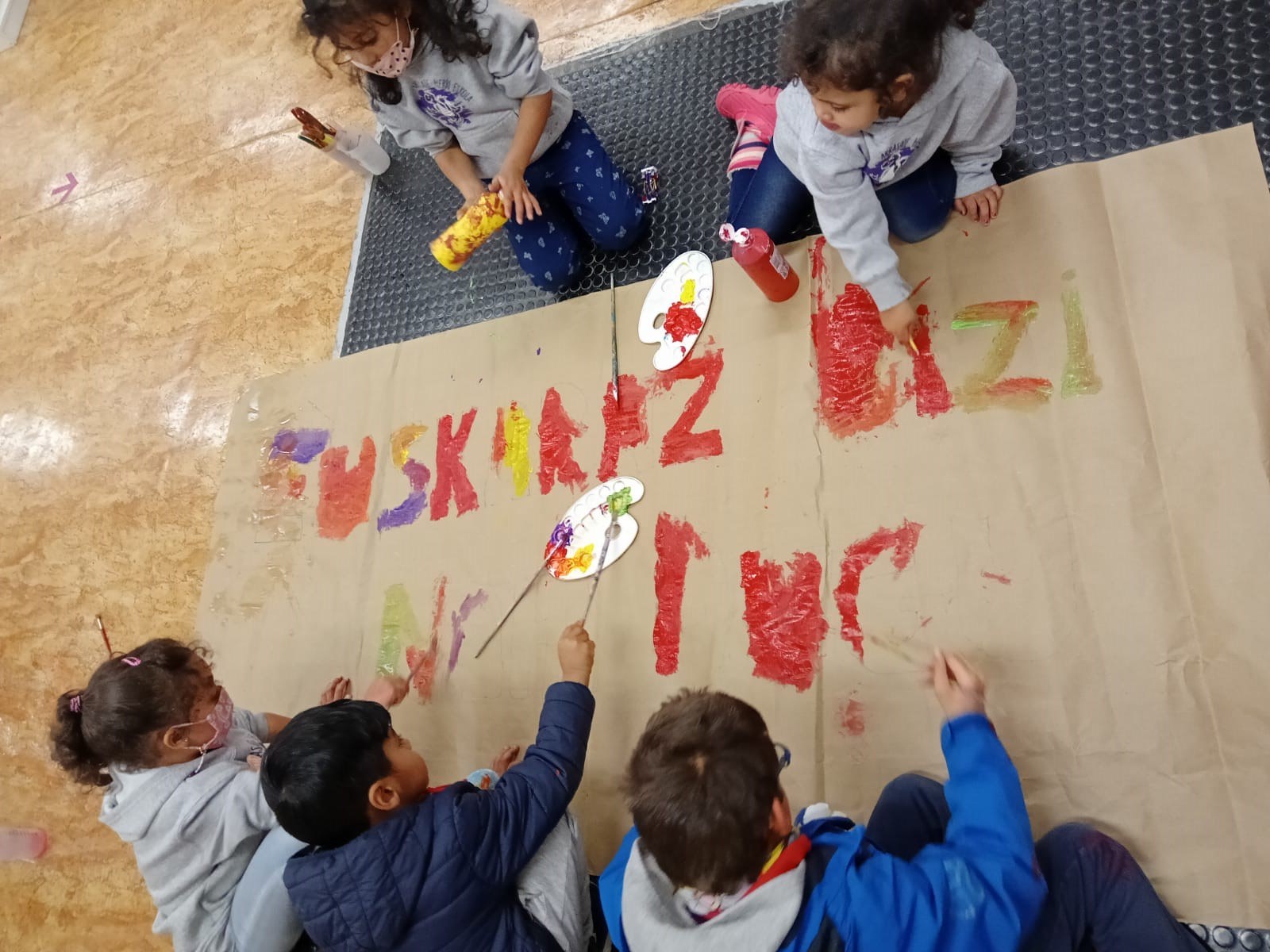 EUSKARAREN EGUNAZ GOZATZEN!