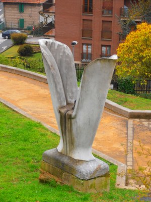 Parkeko eskultura.