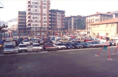 Biteri plaza eta aparkalekua 90.hamarkadan